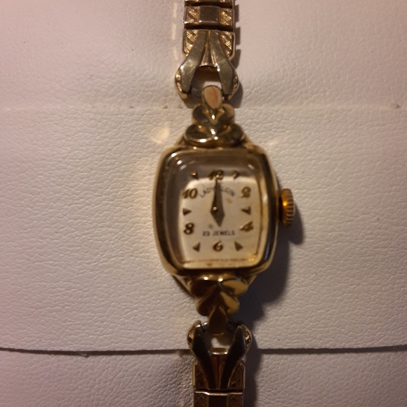 Vintage Lady Elgin 23 Jewel Watch - Picture 3 of 3